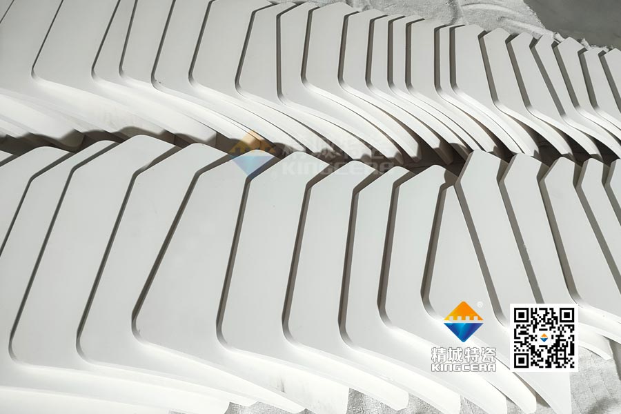 高純氧化鋁陶瓷單曲面防彈板 高純氧化鋁陶瓷單曲面防彈板